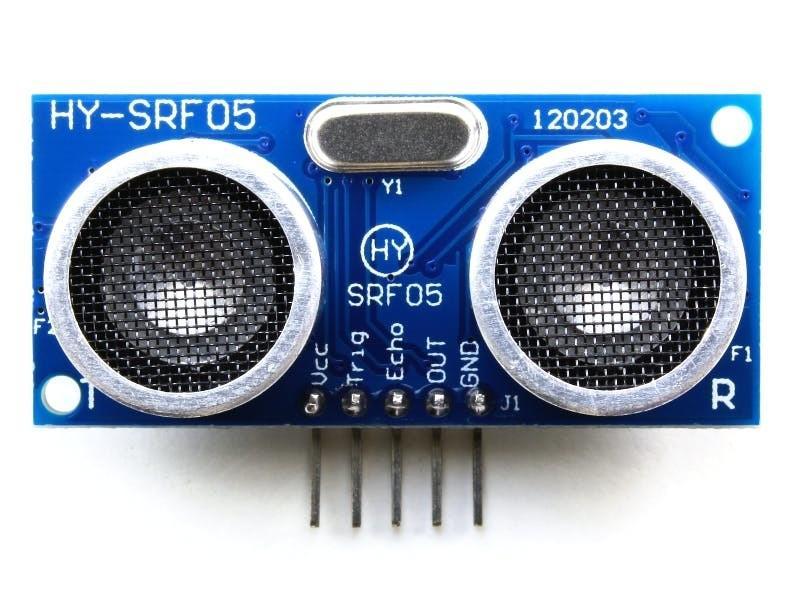 Module SRF05 à ultrasons conçu pour mesurer précisément la distance d’un obstacle