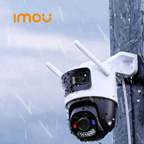 Projecteurs LED et flashs d'avertissement bleu et rouge de la caméra Imou IPC-S7UP-11M0WED.