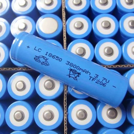 18650 4000mAh 3.7V DC Batterie pile Li-ion rechargeable